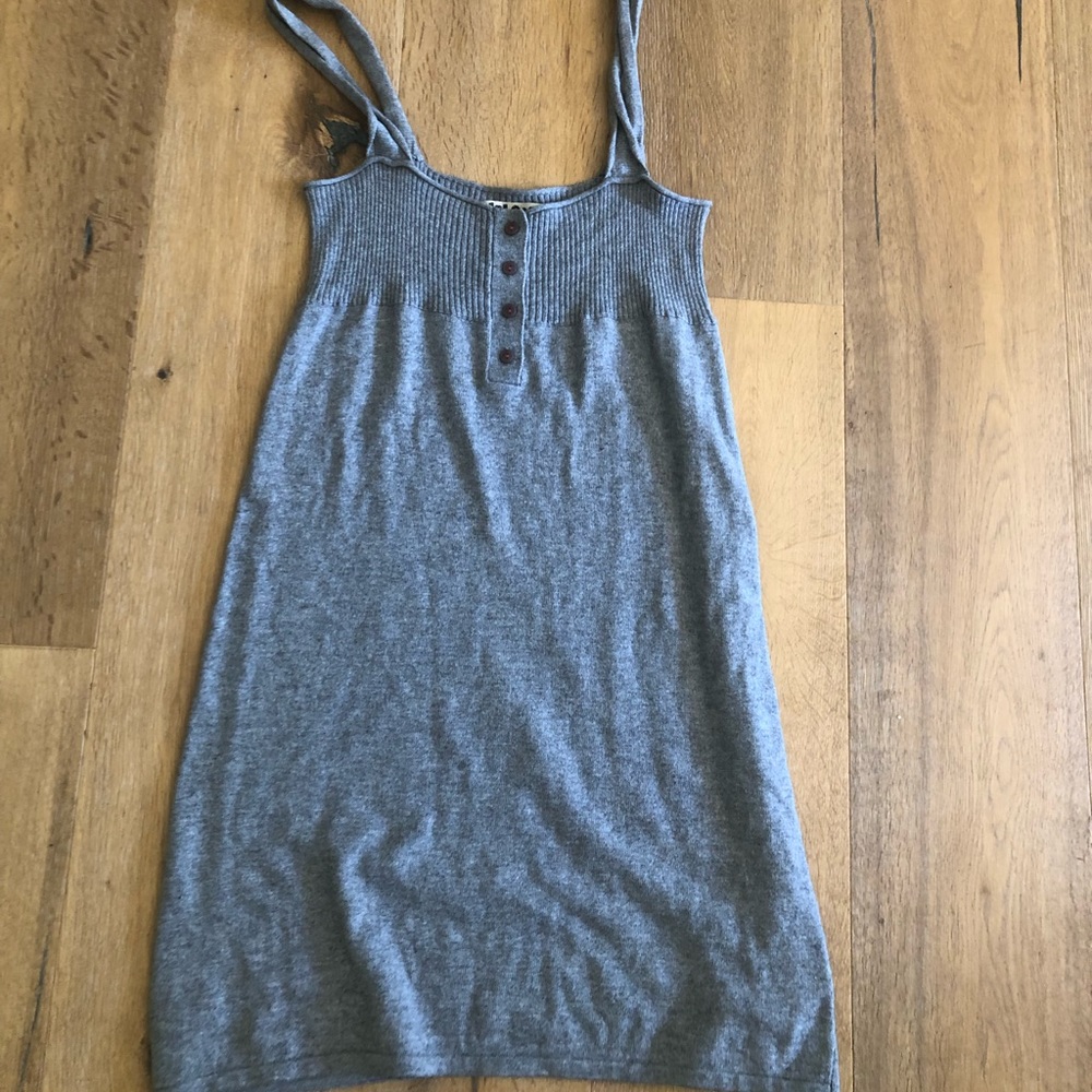 Short gray dress with buttons